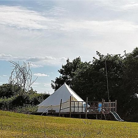 Camping La Petite Houmee Curzay-sur-Vonne Buitenkant foto