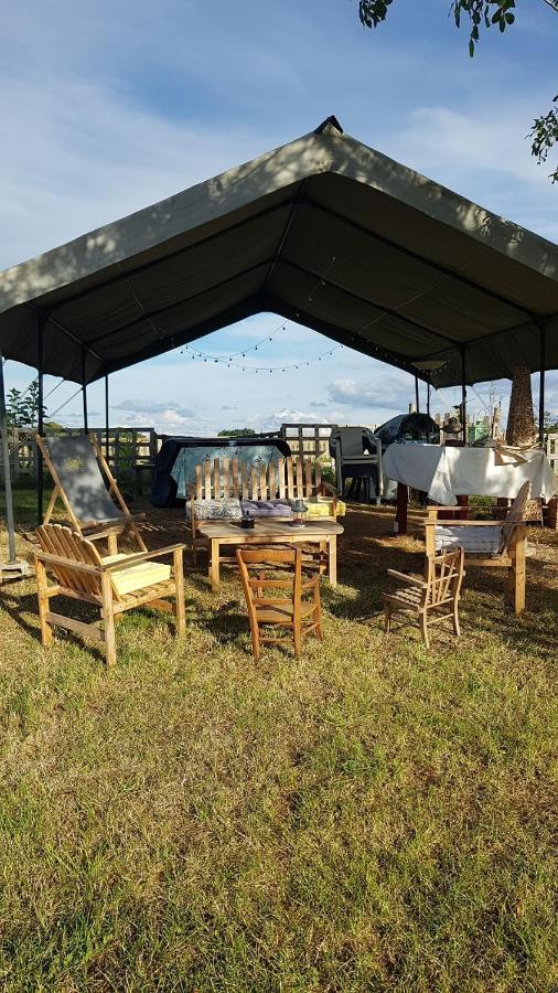 Camping La Petite Houmee Curzay-sur-Vonne Buitenkant foto