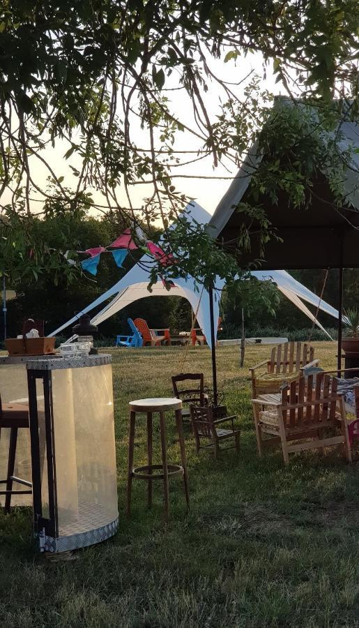 Camping La Petite Houmee Curzay-sur-Vonne Buitenkant foto